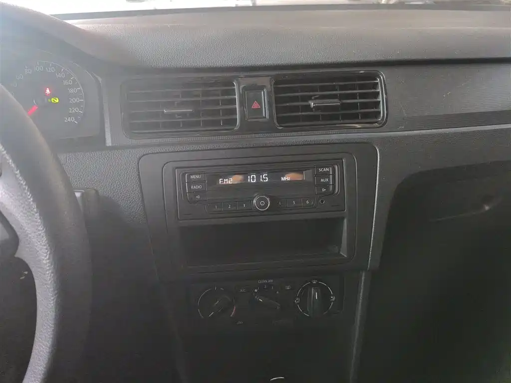 Volkswagen Santana 2015 1.6L Automatic Trend Edition фото 13