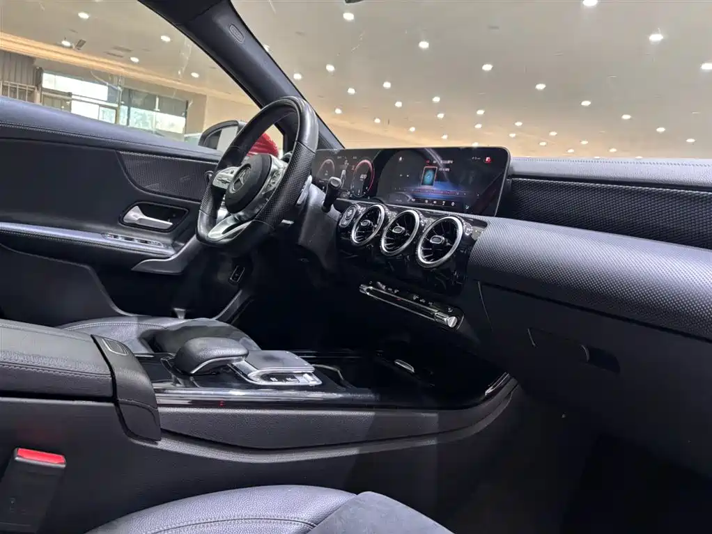 Mercedes-Benz A-Class 2020 A 200 L Sport Sedan фото 3