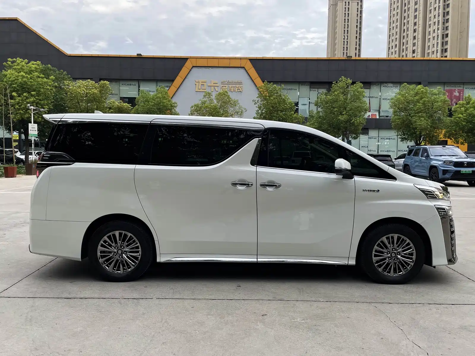 Фото 6 - Toyota Vellfire