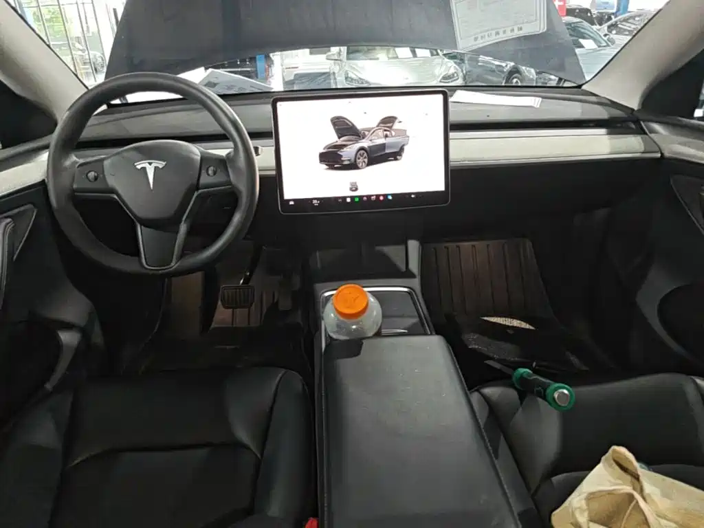 Фото 14 - Tesla Model Y
