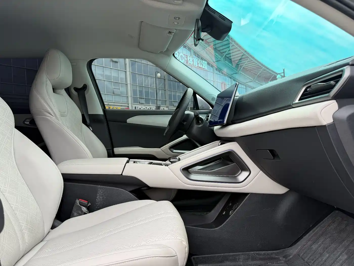 BYD Yuan UP 2024 401KM Leading Edition фото 21