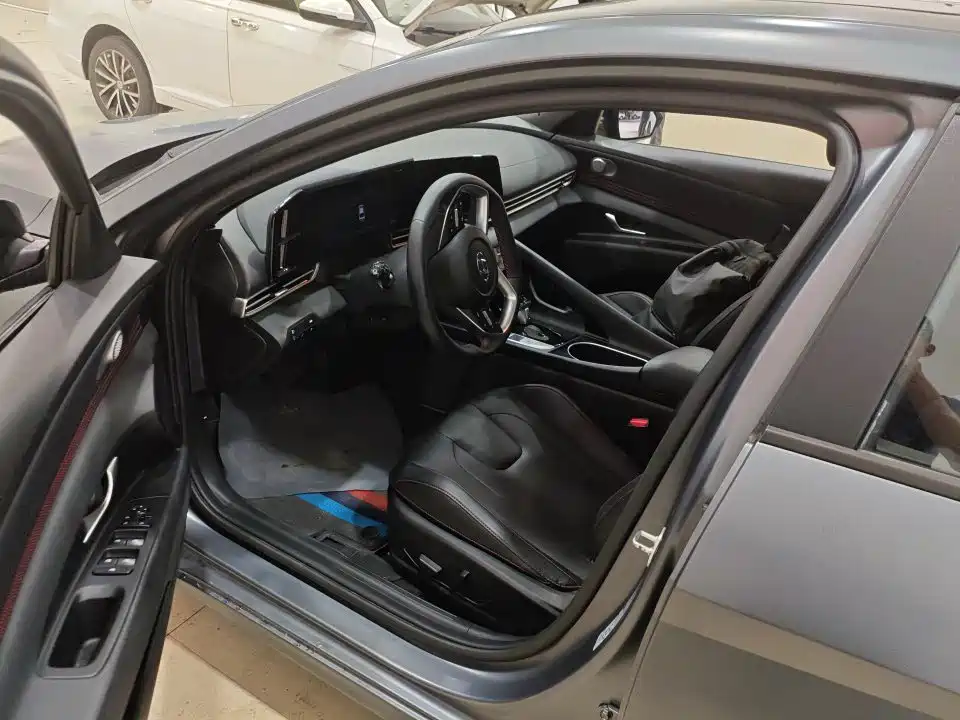 Hyundai Elantra 2022 1.5L CVT 20th Anniversary Edition фото 5