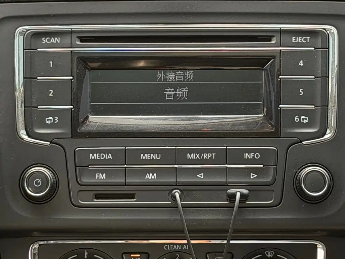 Volkswagen Santana 2016 1.6L Automatic Comfort Edition фото 13