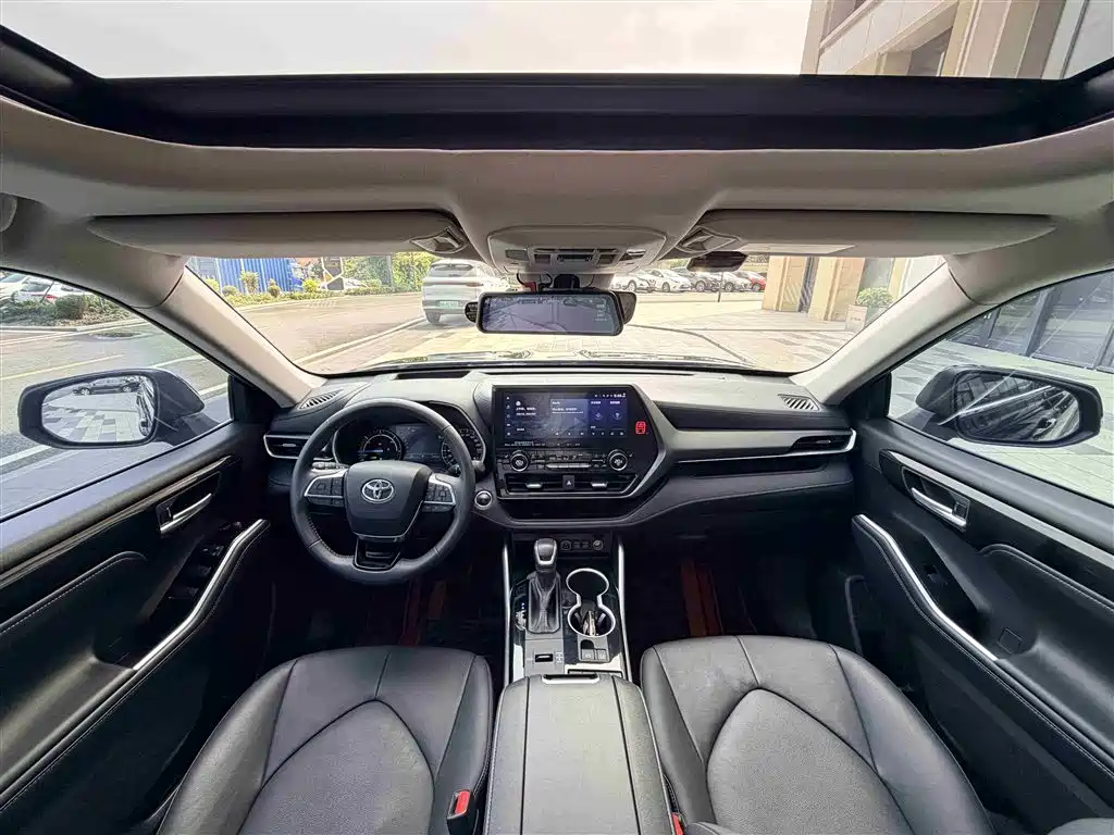 Toyota Highlander 2023 2.5L Smart Hybrid Dual Engine FWD Premium 7-Seater фото 7