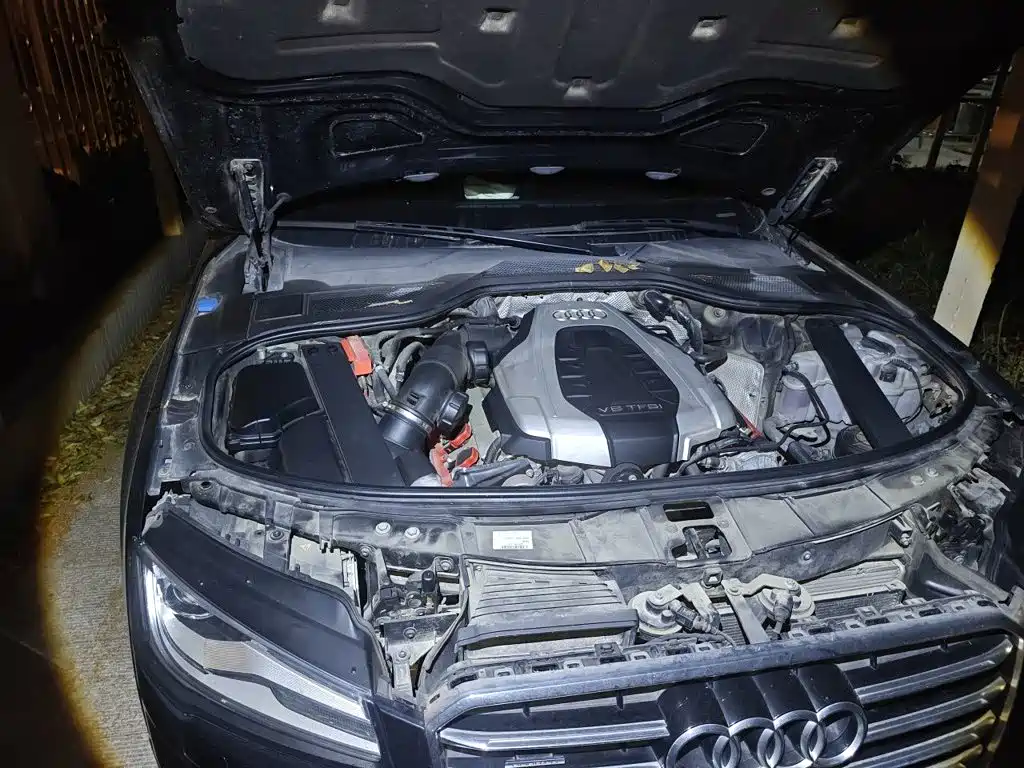 Photo 20 - Audi A8