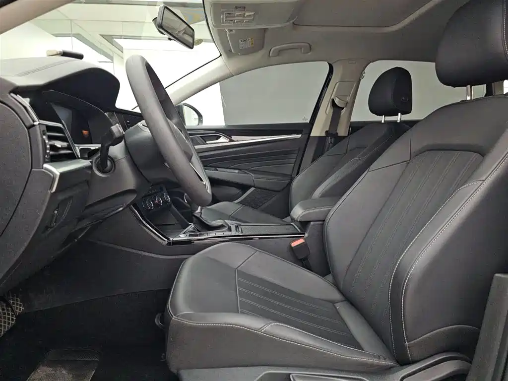Volkswagen Passat 2024 280TSI Business Edition фото 4