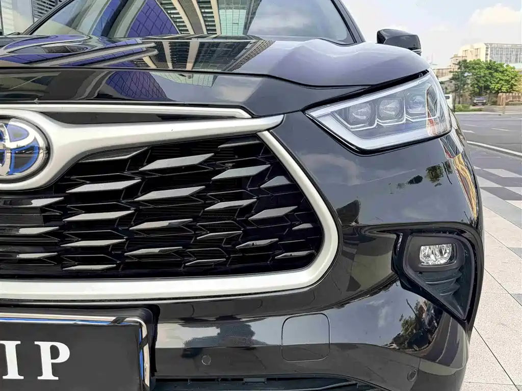 Toyota Highlander 2023 2.5L Smart Hybrid Dual Engine FWD Premium 7-Seater фото 18