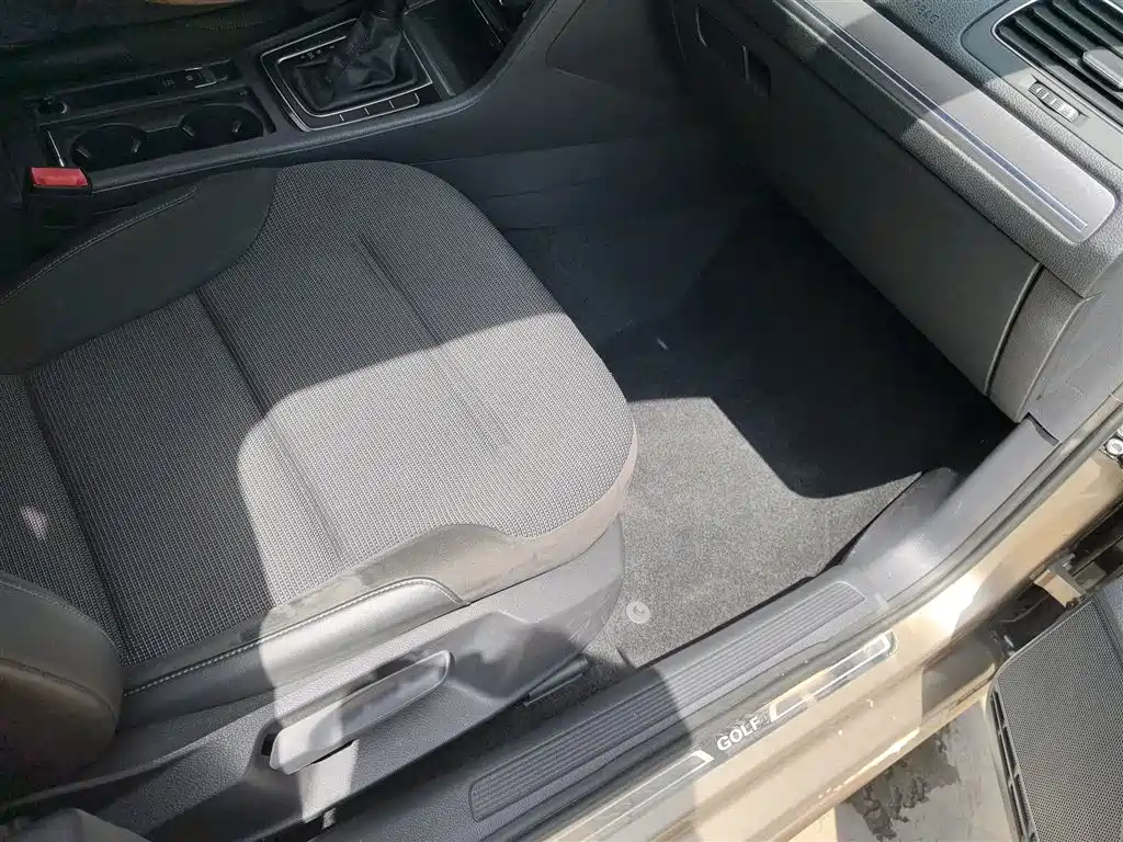 Volkswagen Golf 2018 1.6L Automatic Comfort фото 24