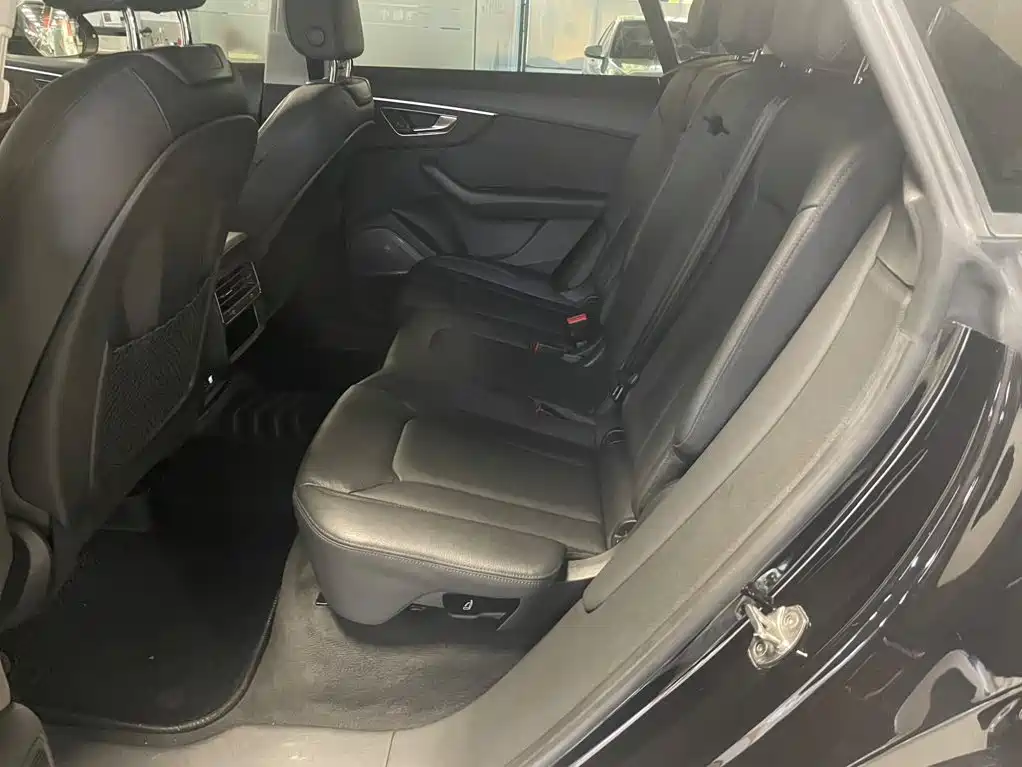 Фото 9 - Audi Q8