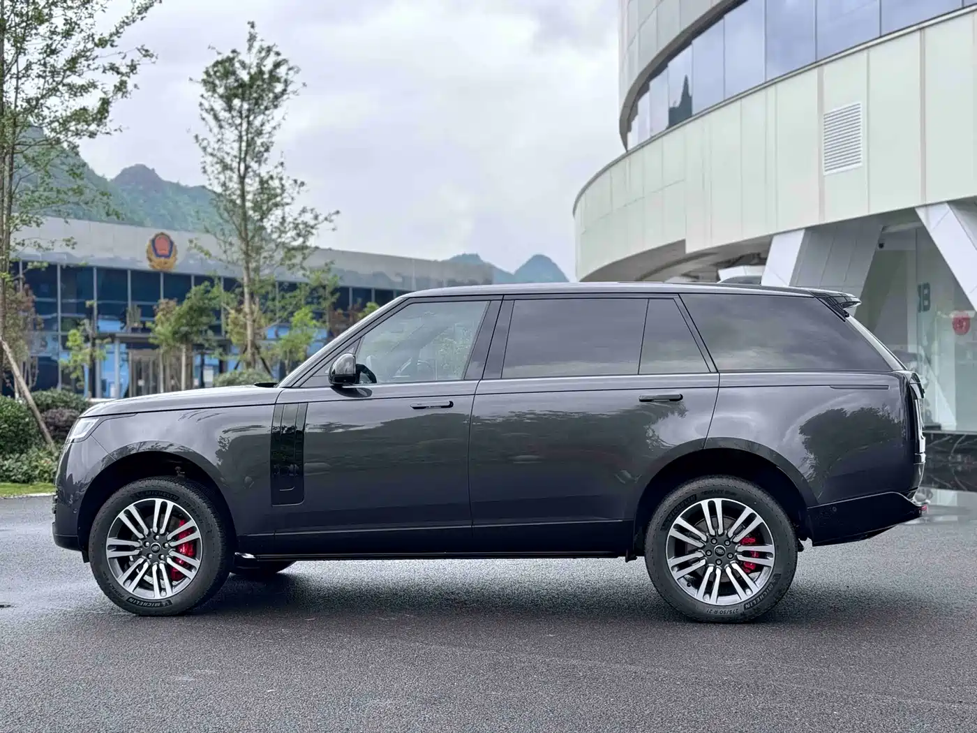 Land Rover Range Rover 2023 3.0 L6 400PS Genesis Extended Version фото 19