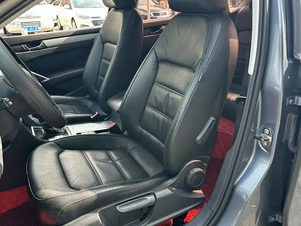 Volkswagen Passat 2011 1.4TSI DSG Prestige Edition фото 12
