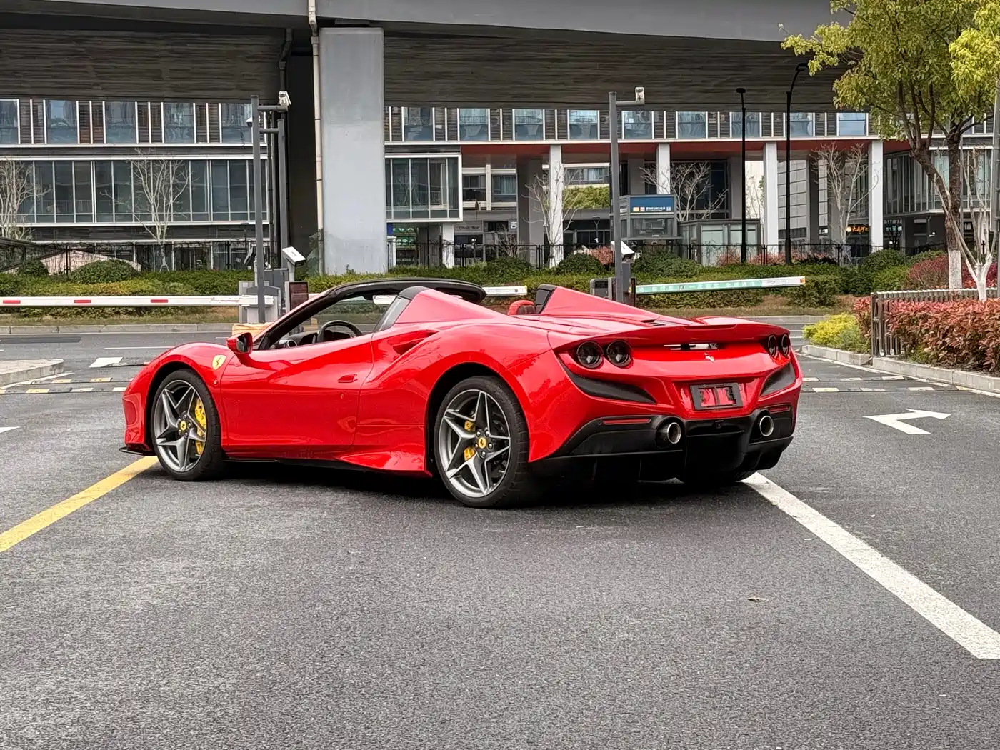 FERRARI F8