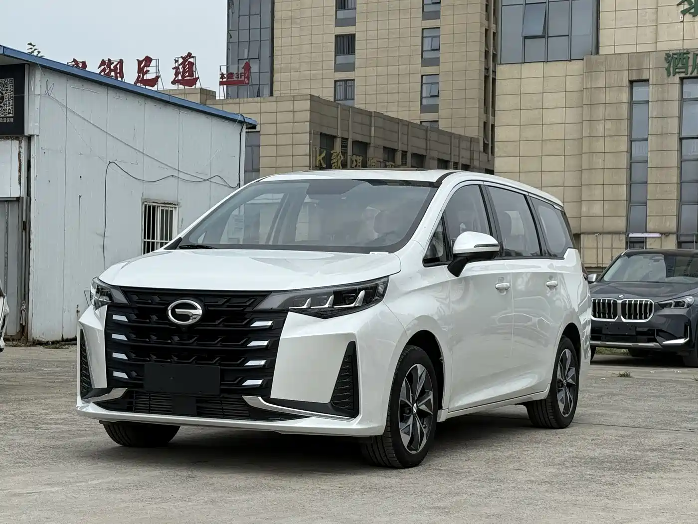 GAC Trumpchi Trumpchi M6 2021 PRO 270T DCT Premium Edition