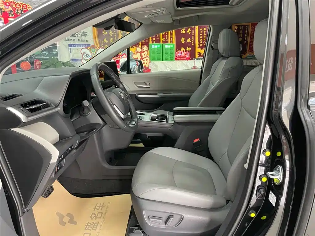 Toyota Granvia 2023 2.5L Hybrid Prestige PLUS Edition фото 11
