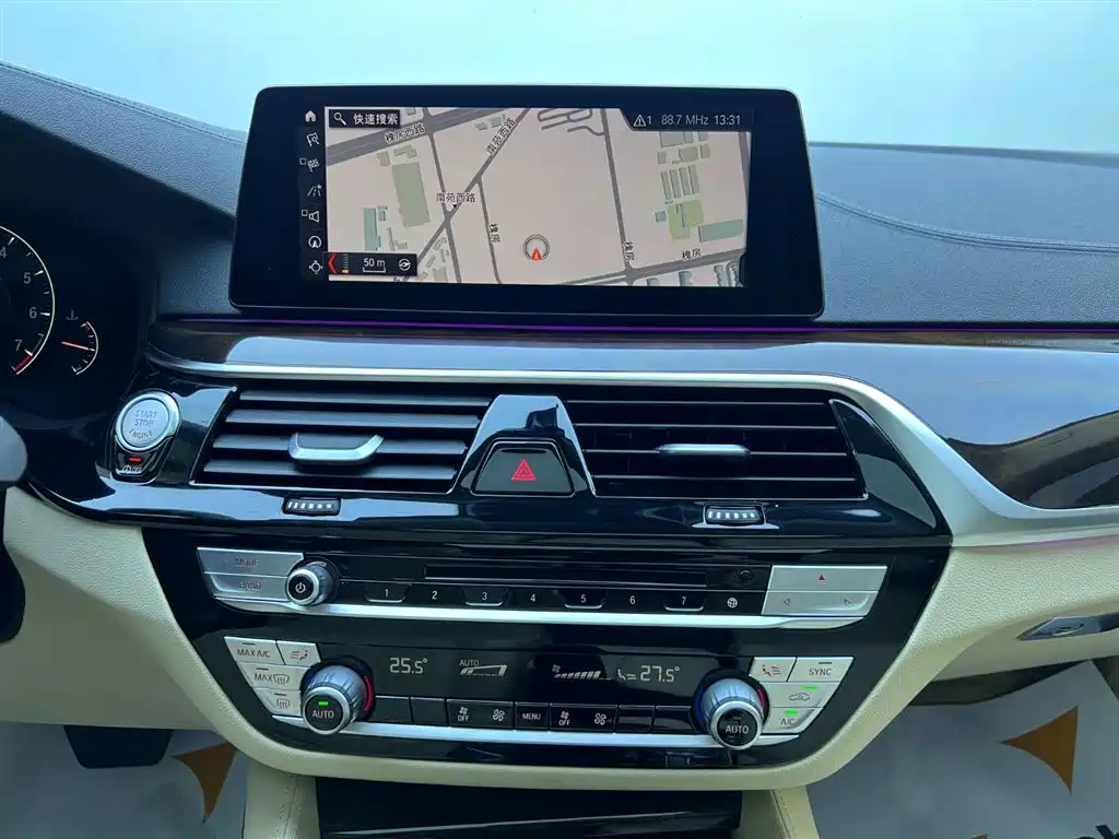 BMW 5 Series 2019 525Li Luxury Package фото 14