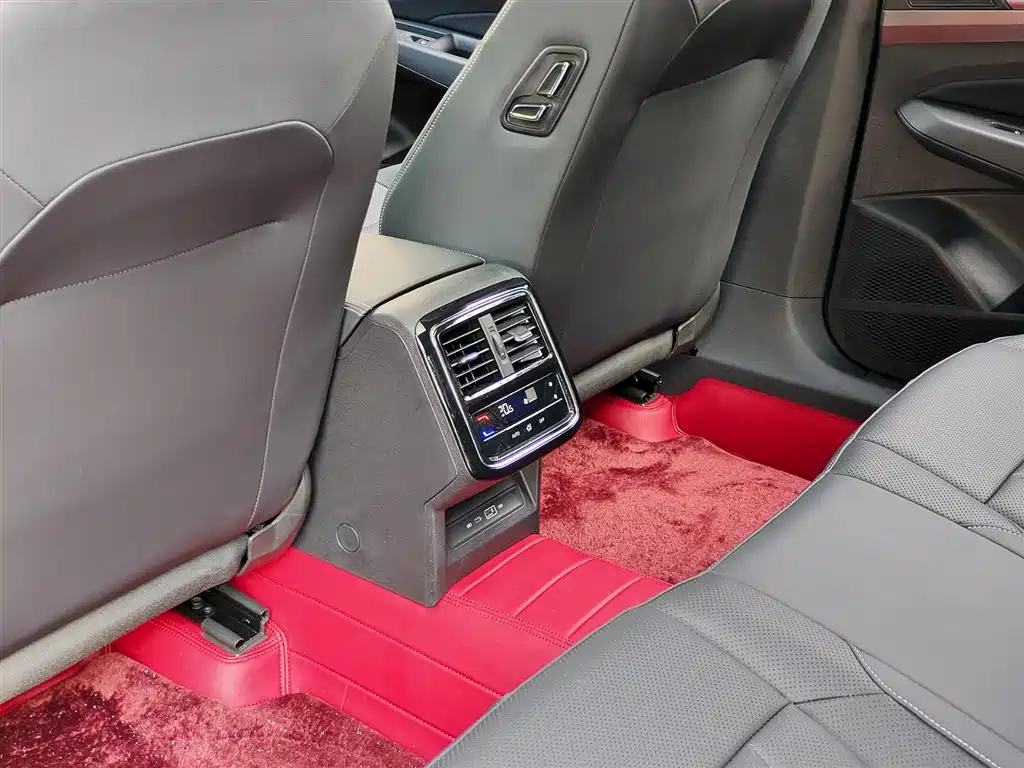 Volkswagen Passat 2025 Outstanding 380TSI Starlight Dragon Soaring Edition фото 9