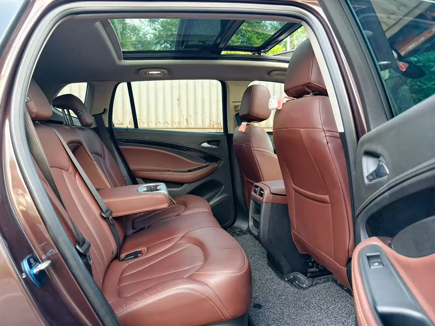 Photo 4 - Buick Envision Plus