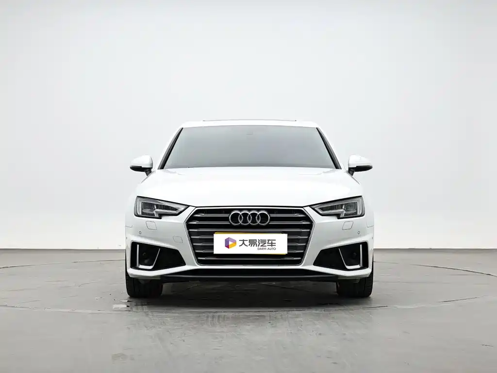 Фото 2 - Audi A4L
