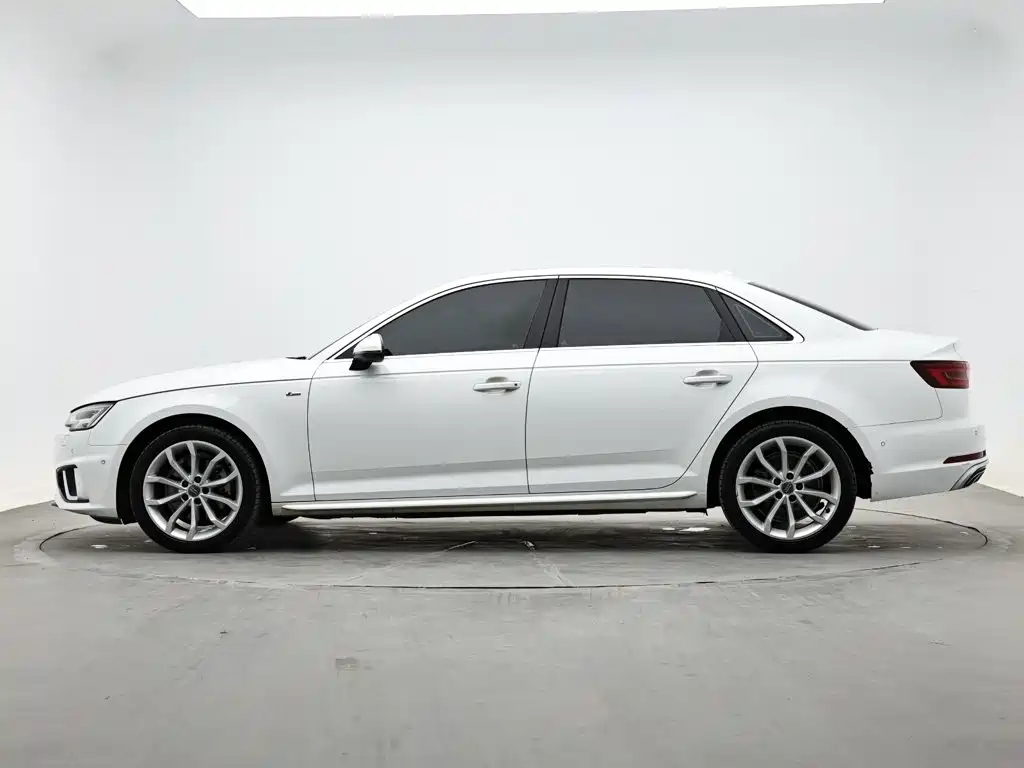 Photo 6 - Audi A4L
