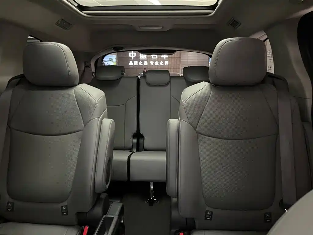 Toyota Granvia 2023 2.5L Hybrid Prestige PLUS Edition фото 12