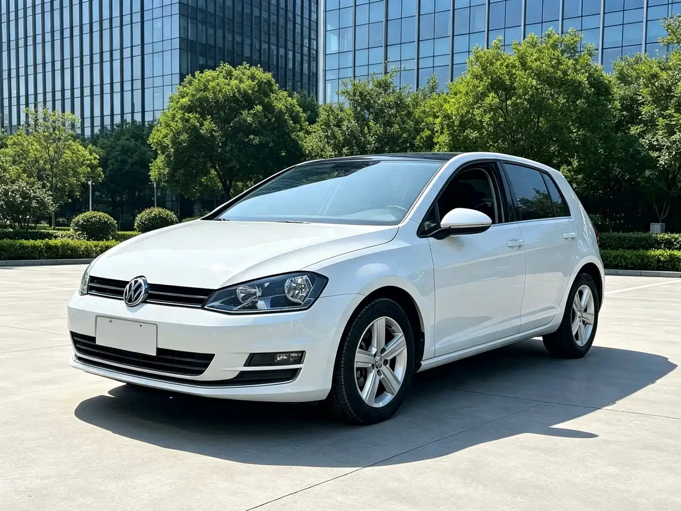 Фото 1 - Volkswagen Golf