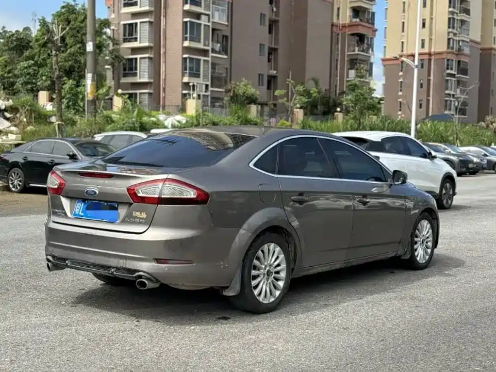 Ford Mondeo Zhisheng 2013 2011 2.0L GTDi200 Fashion