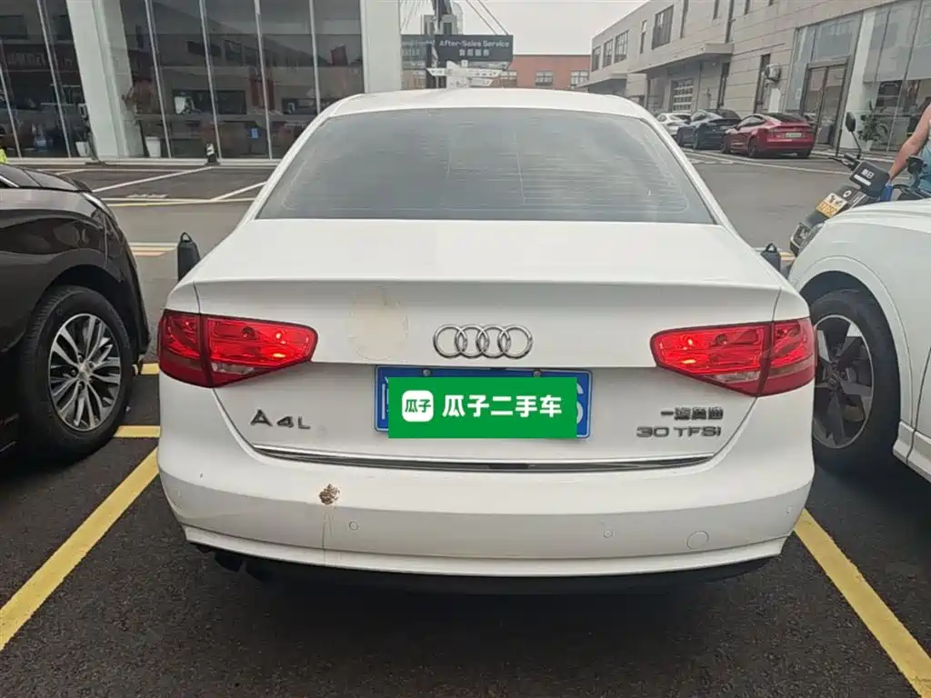 Audi A4L 2013 30 TFSI Automatic Comfort фото 6