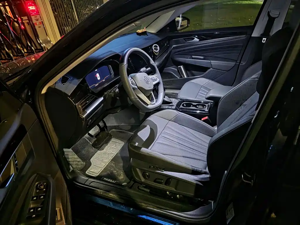 Photo 11 - Volkswagen Passat