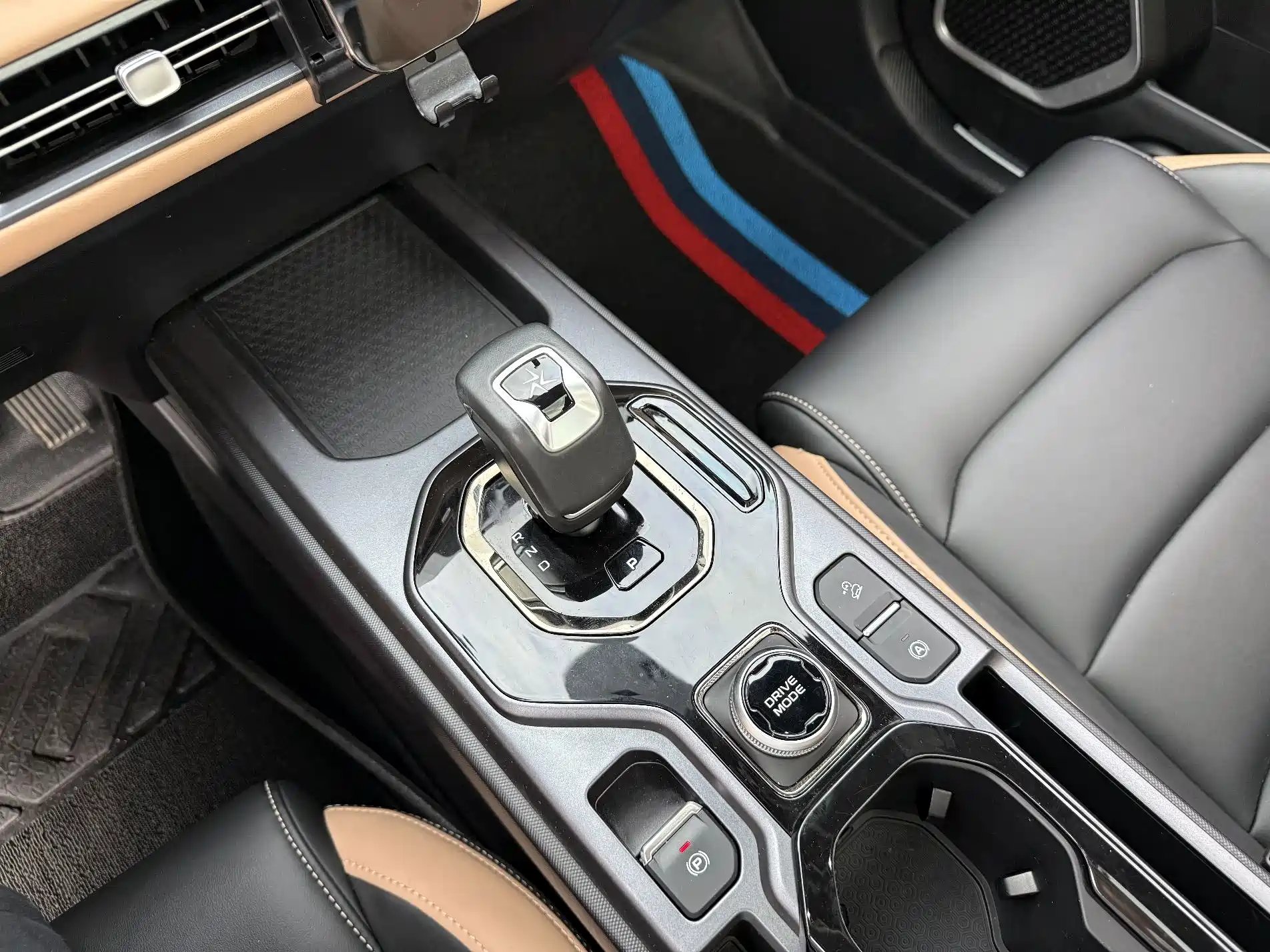 Фото 10 - Geely ICON