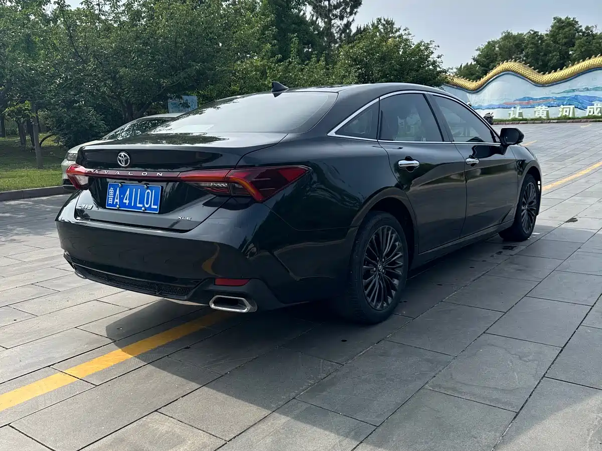 Toyota Avalon 2022 2.0L XLE Premium фото 4