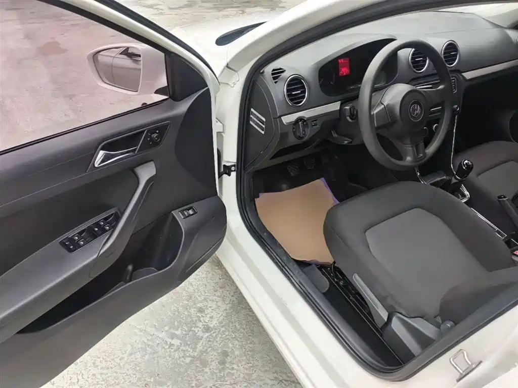 Volkswagen Jetta 2015 Value Edition 1.6L Manual Fashion фото 12
