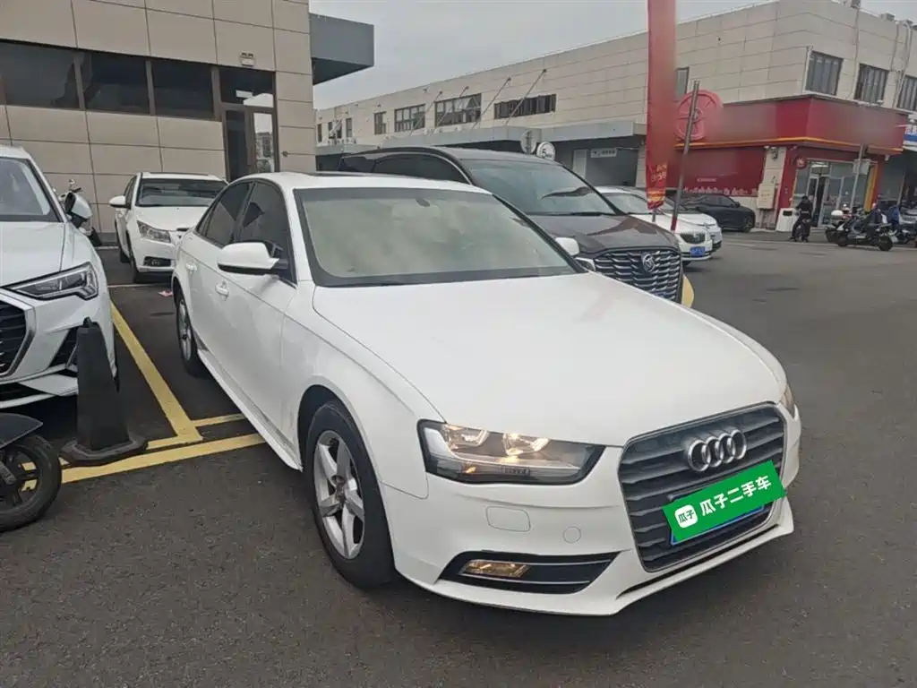 Audi A4L 2013 30 TFSI Automatic Comfort фото 4