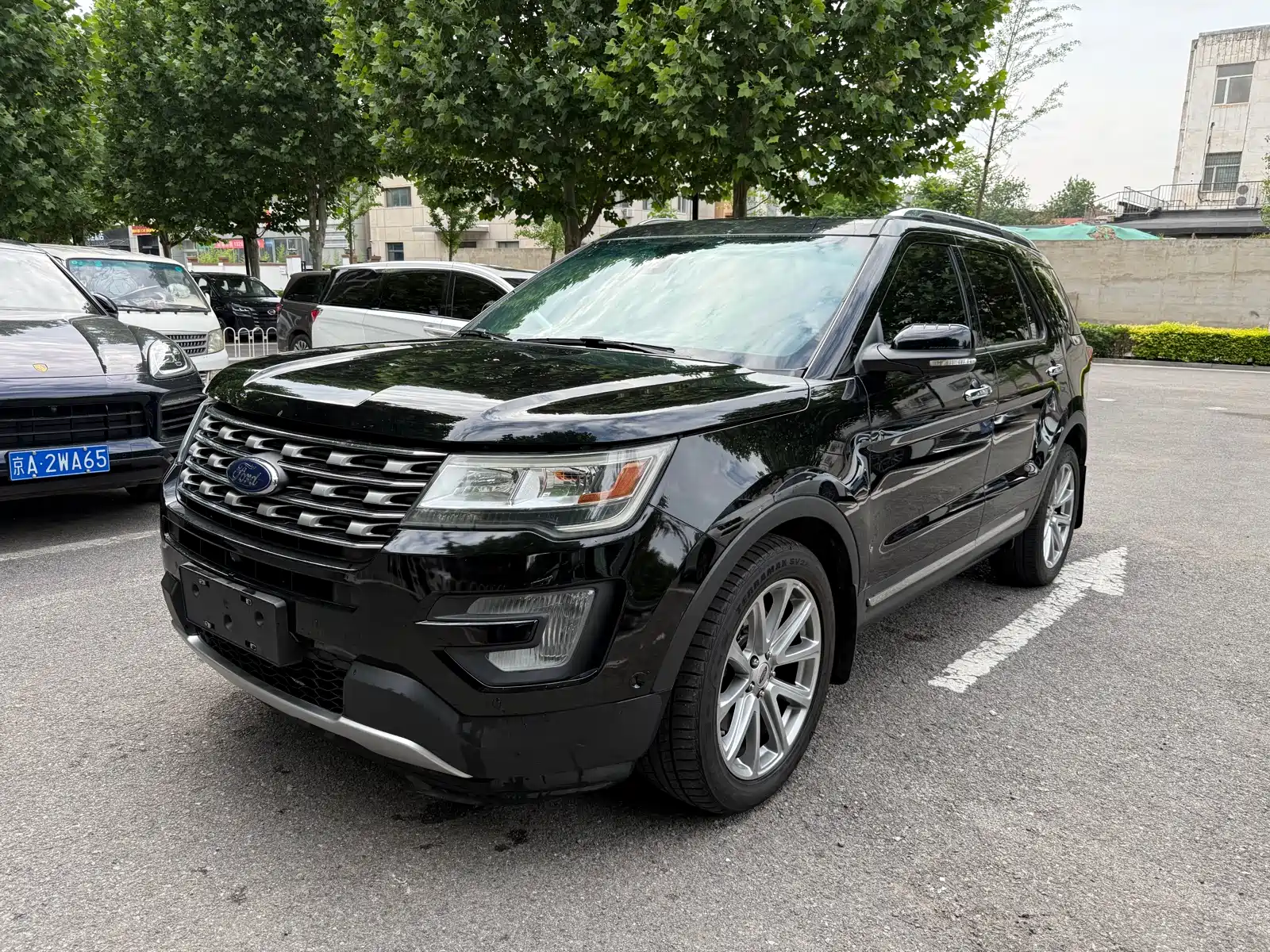 Photo 1 - Ford Explorer (Import)