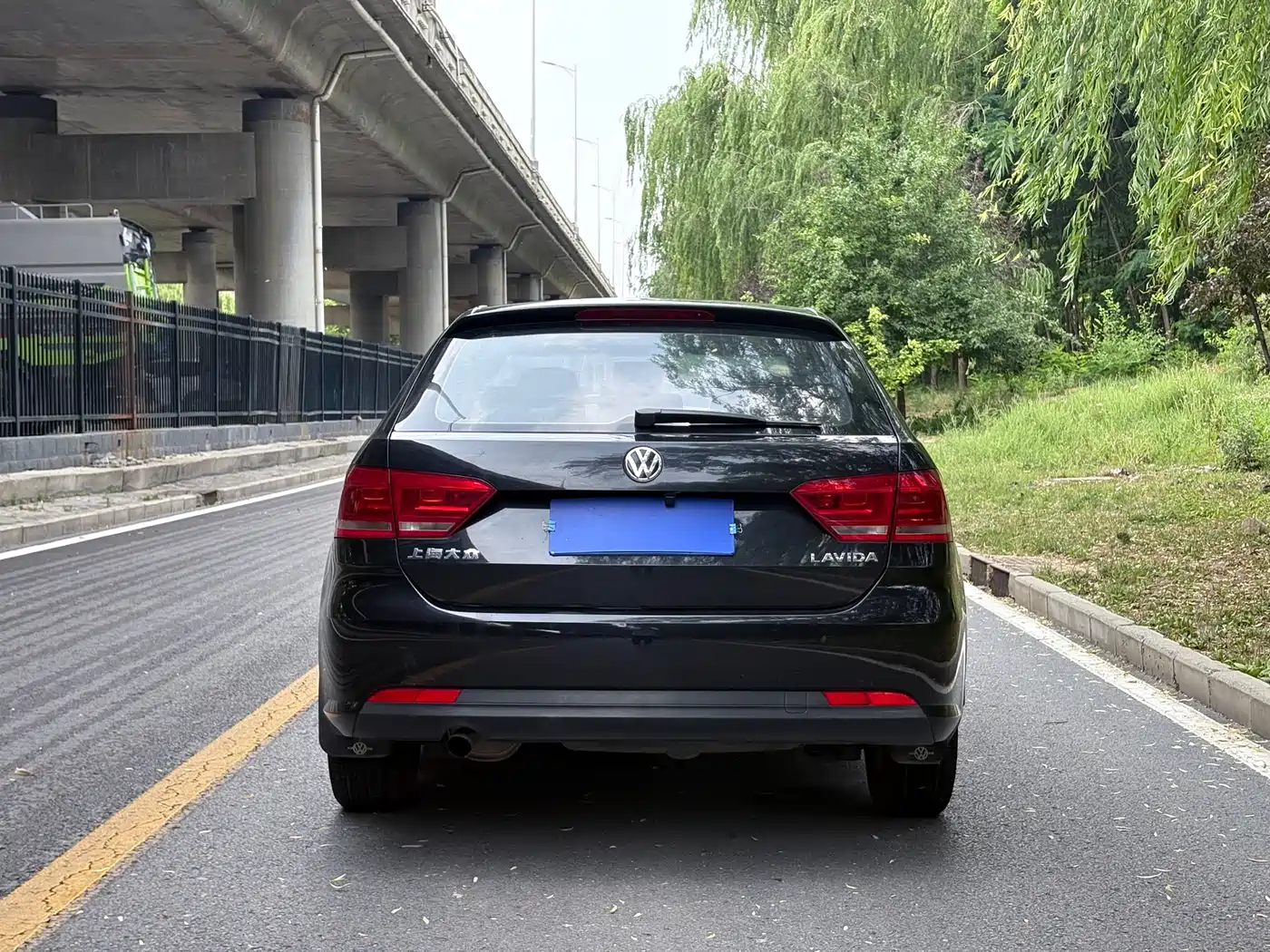 Volkswagen Lavida Tour 2013 1.6L Automatic Trend Style фото 5
