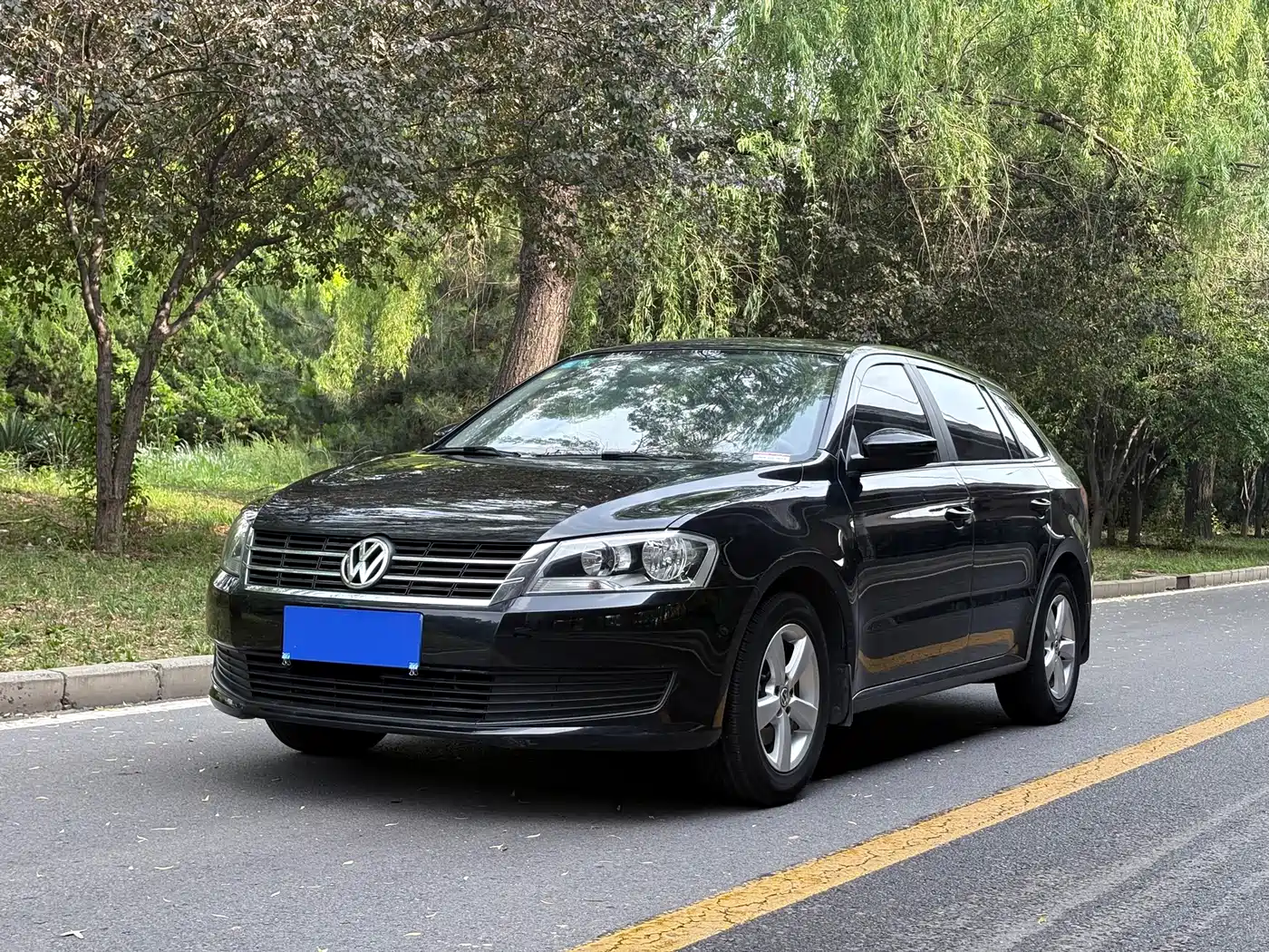 Volkswagen Lavida Tour 2013 1.6L Automatic Trend Style
