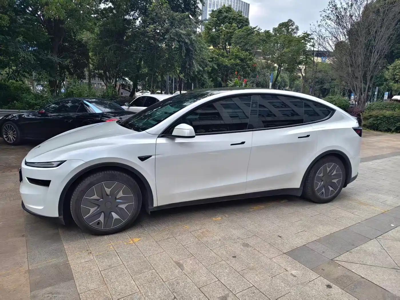 Tesla Model Y L 2025 2025 Facelift Long Range AWD