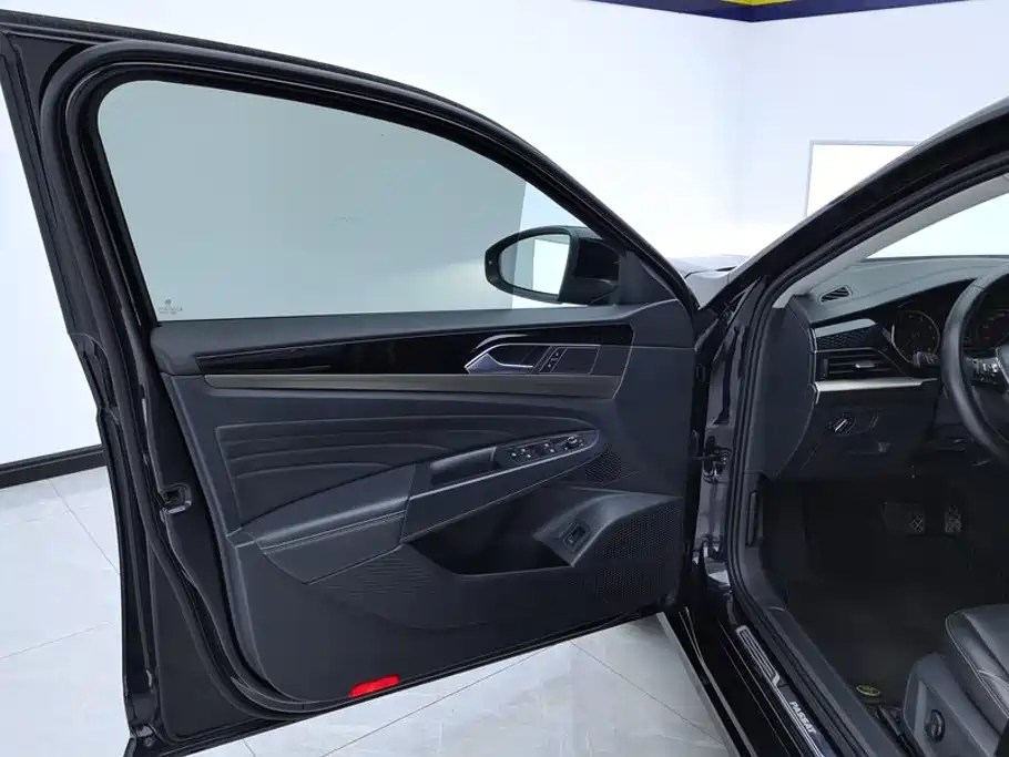 Photo 7 - Volkswagen Passat
