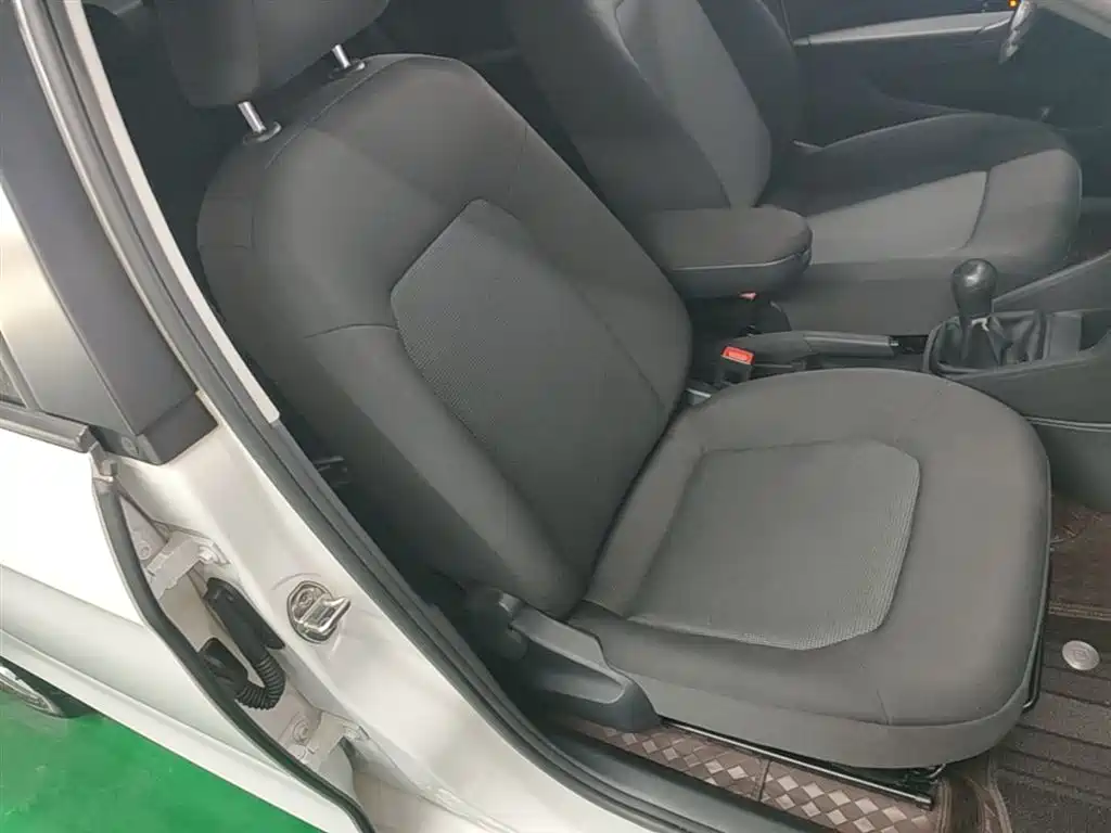 Volkswagen Jetta 2019 Dream Edition 1.5L Manual Fashion фото 25
