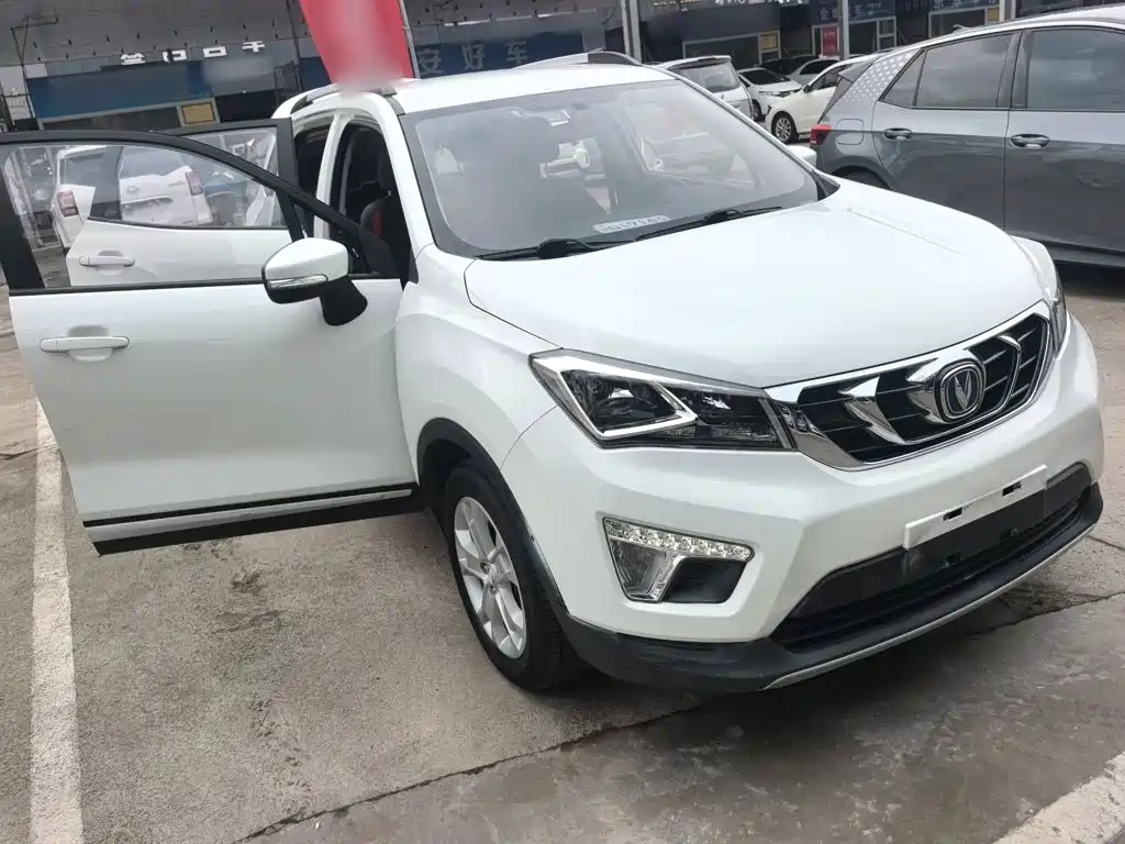 Фото 22 - Changan CS15