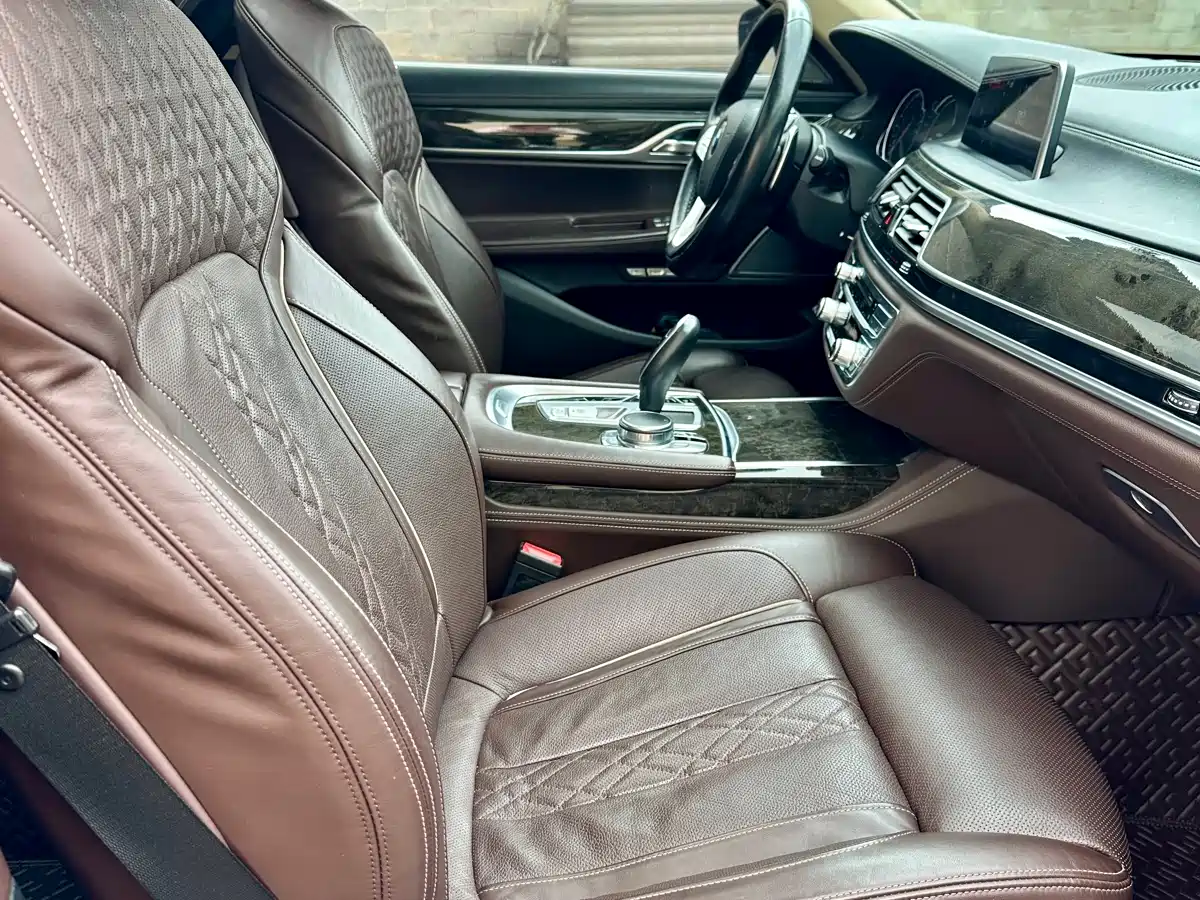 BMW 7 Series 2016 730Li Luxury фото 10