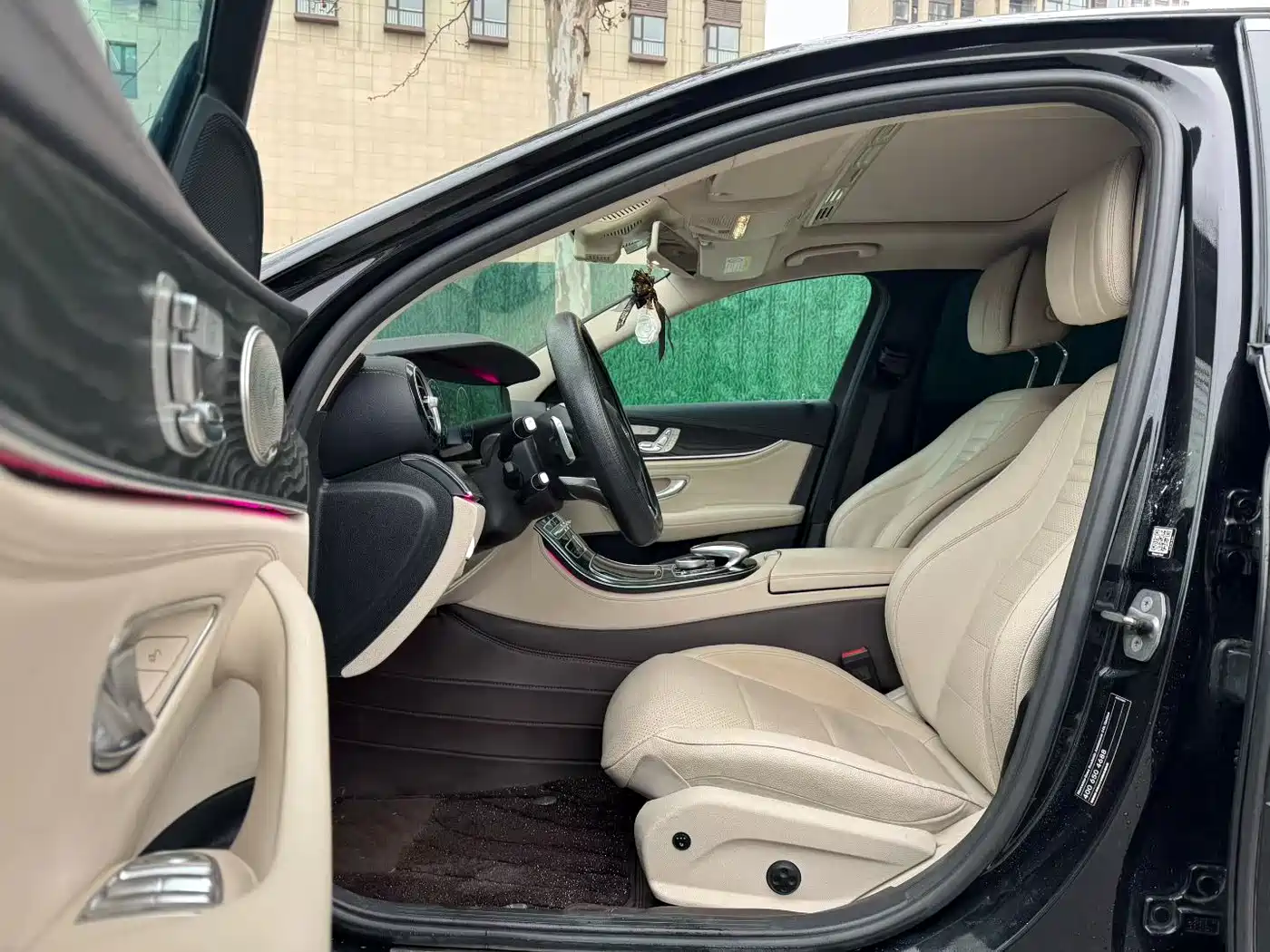 Mercedes-Benz E-Class 2017 E 300 L Luxury фото 4