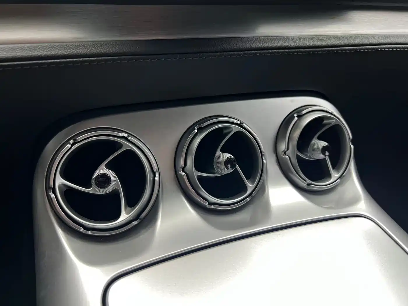Denza X 2020 Model PHEV Flagship Edition фото 17
