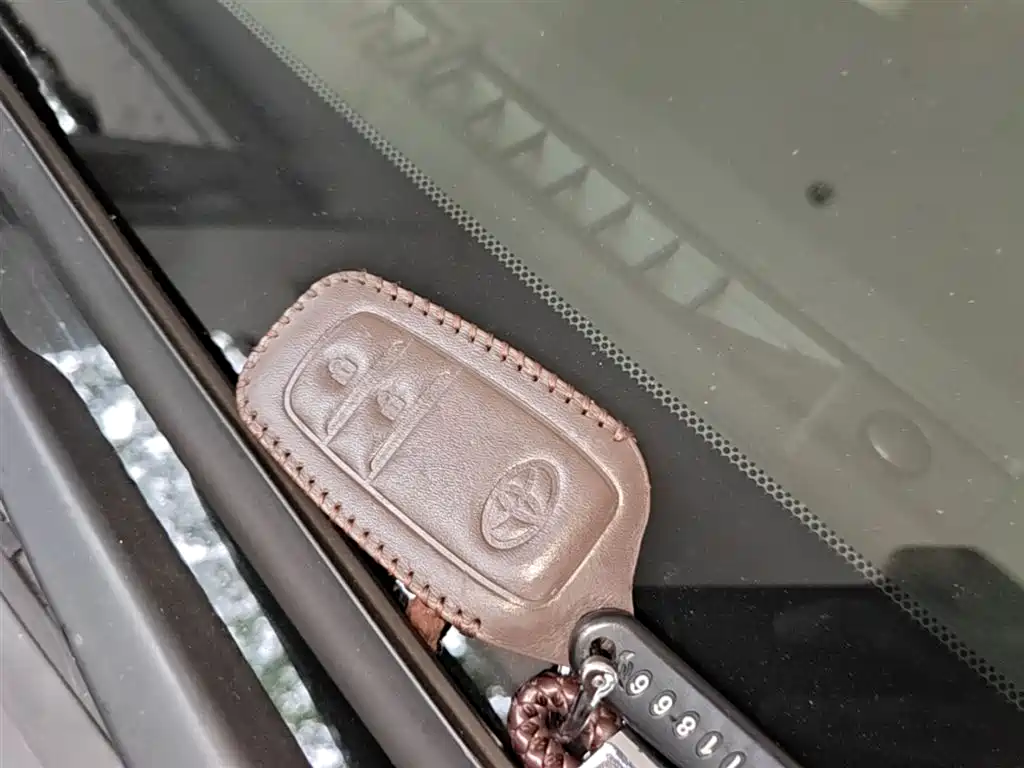 Toyota RAV4 Rongfang 2015 2.5L Automatic 4WD Elite Edition фото 9