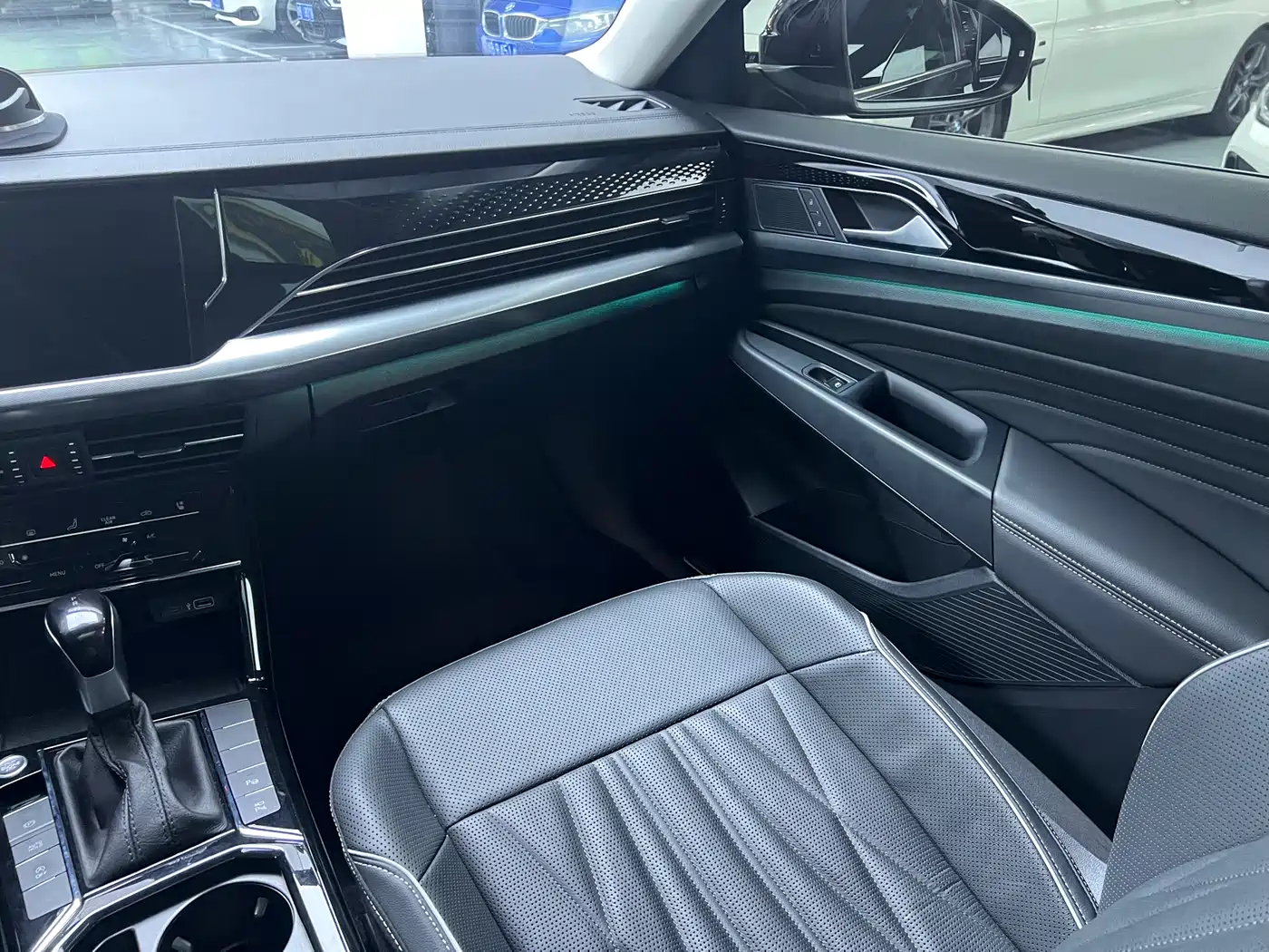 Volkswagen Passat 2023 380TSI Luxury Edition фото 13