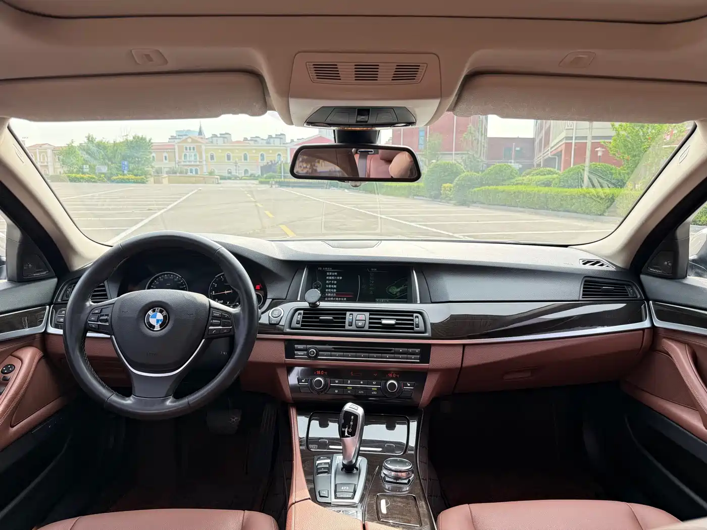 BMW 5 Series 2017 525Li Luxury Design Package фото 8