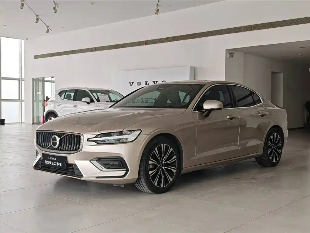  Volvo Volvo S60 2024 B4 Inscription Luxury Edition