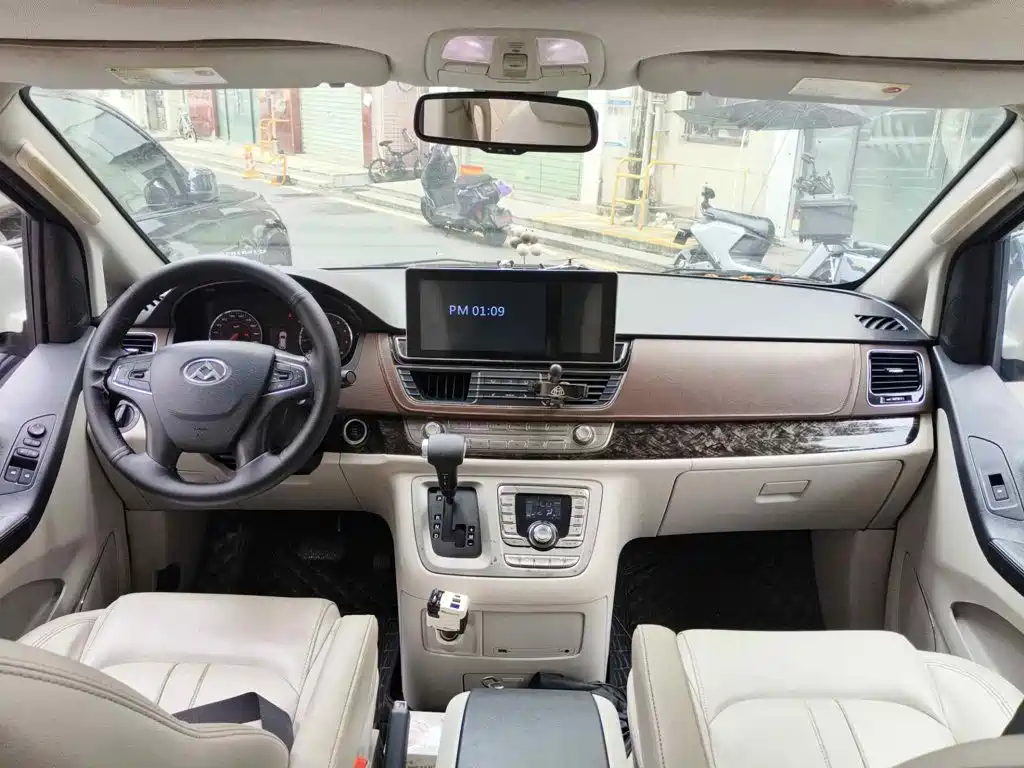 SAIC Maxus Maxus G10 2016 2016 2.0T Automatic Luxury Executive Edition
