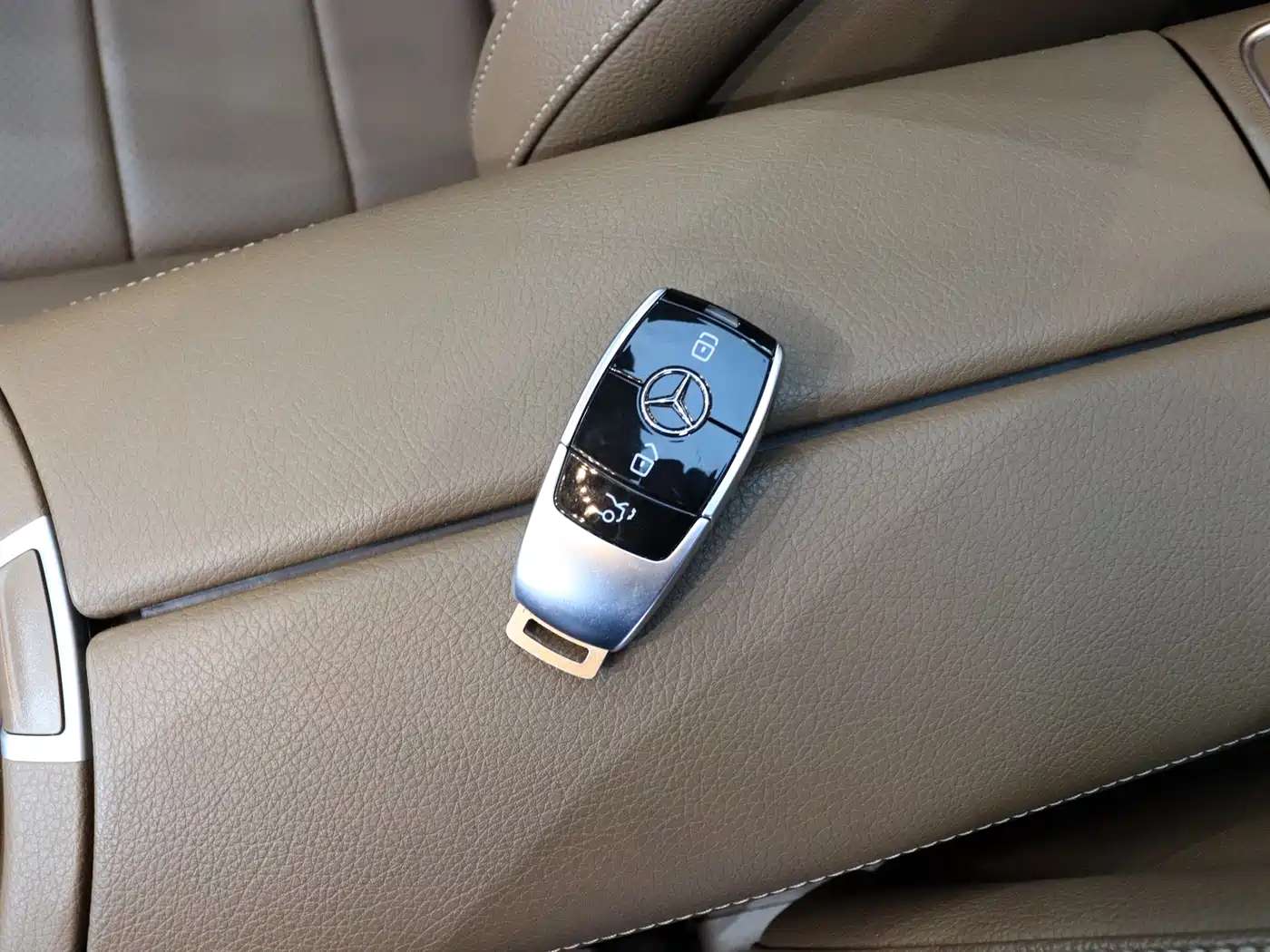 Mercedes-Benz E-Class 2020 E 300 L Sport Fashion Model фото 14