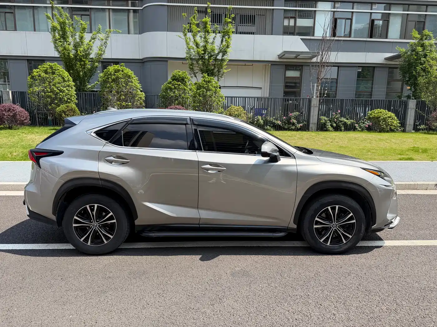 Lexus NX 2017 200 AWD Sharp Style Edition фото 7