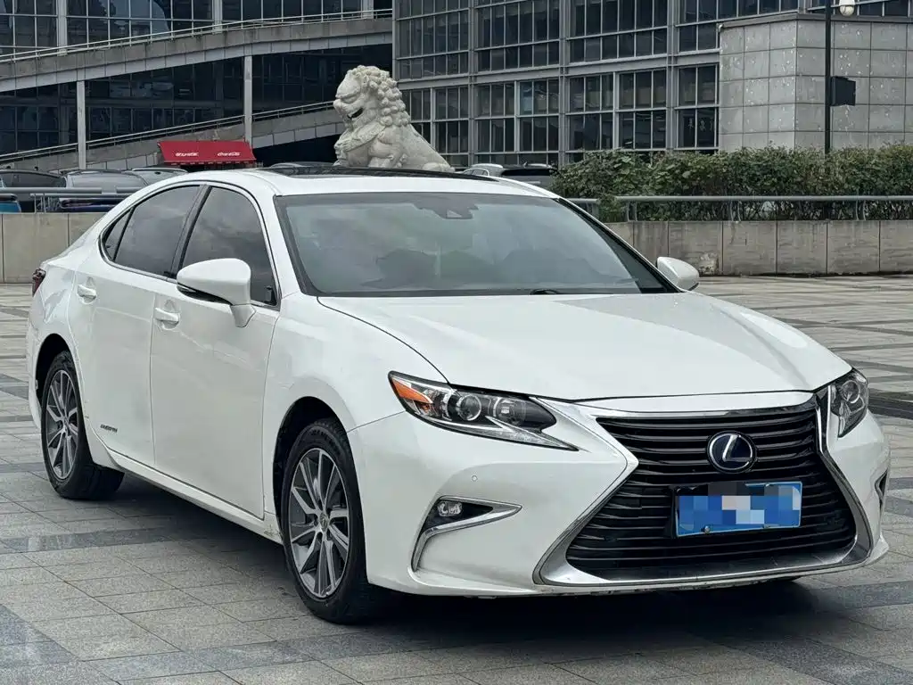 Фото 2 - Lexus ES